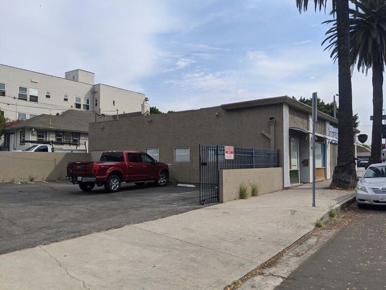 More Photos Of 5301 Rosewood Ave, Los Angeles Office For Lease