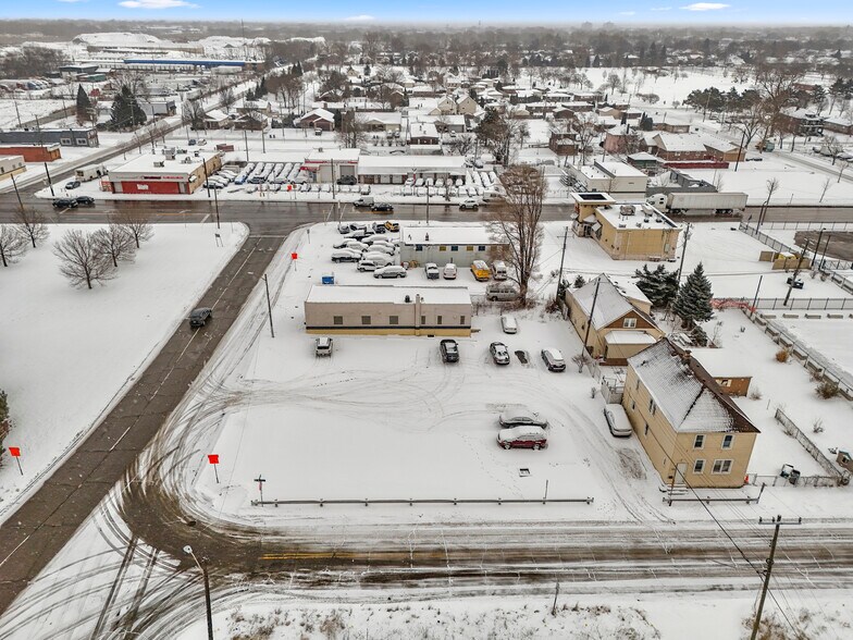 More Photos Of 10531 Wren St, Dearborn Bar For Sale