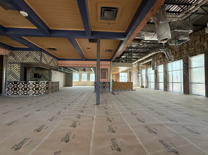 More Photos Of 8001 NW 36th St, Doral Restaurant For Lease