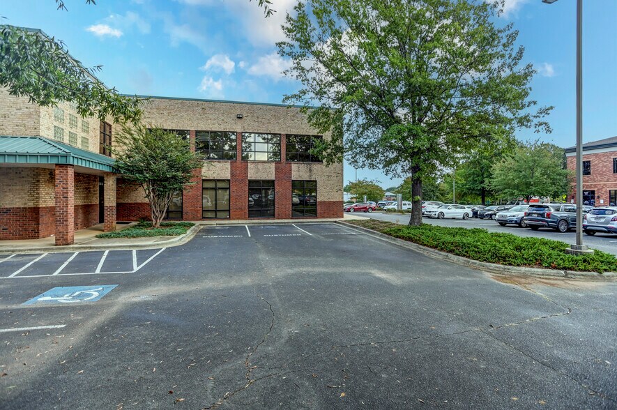 More Photos Of 19810 W Catawba Ave, Cornelius Office For Lease