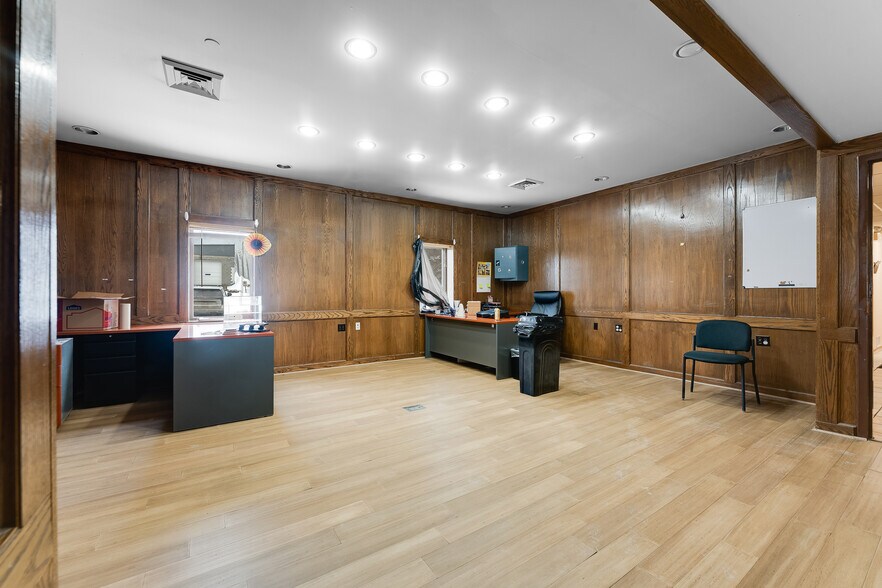 More Photos Of 111 Terence Dr, Pittsburgh Warehouse For Sale