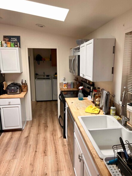 More Photos Of 17551 SE Highway 224, Damascus Manufacturing For Sale