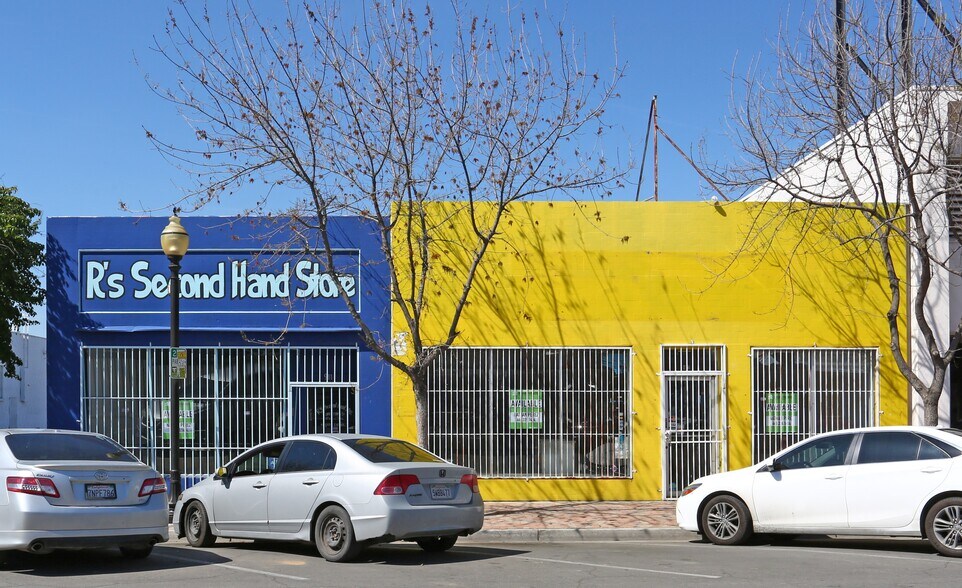 More Photos Of 911-913 Main St, Delano Storefront For Lease