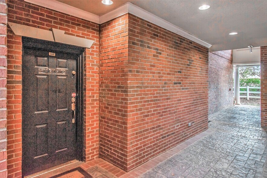 More Photos Of 515 Crossville Rd, Roswell Unknown For Lease