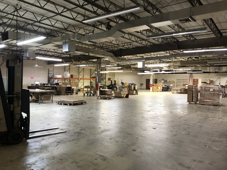 More Photos Of 801 E International Speedway Blvd, Deland Manufacturing For Lease