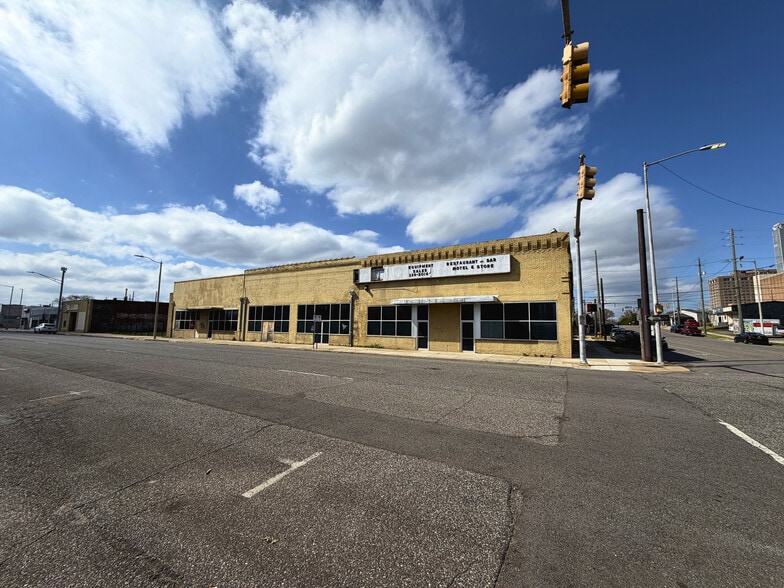 More Photos Of 1530 2nd Ave N, Birmingham Freestanding For Sale