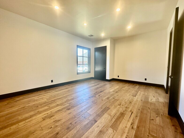 More Photos Of 2917 NW 156th St, Edmond Office Residential For Lease