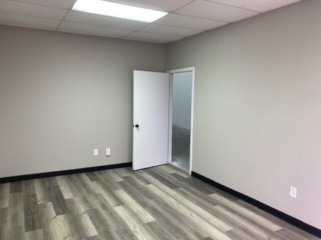 More Photos Of 1700-1708 Kelley Ave, Kissimmee Warehouse For Lease