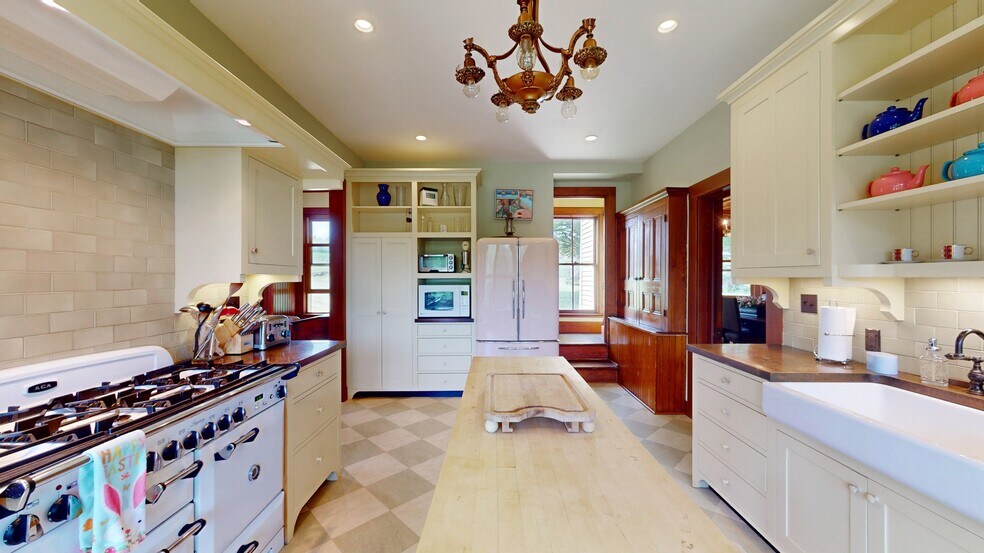 More Photos Of 284 Edgemont Rd, Moriah Hospitality For Sale
