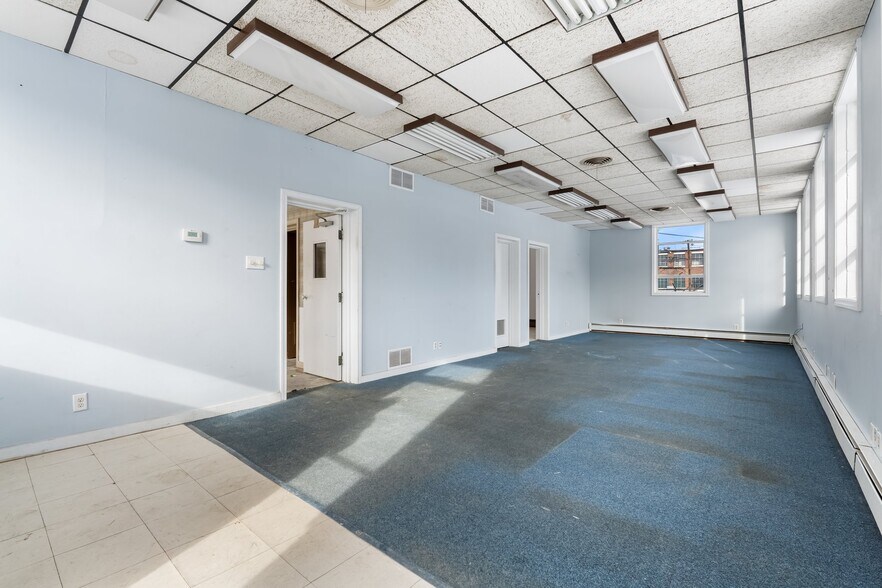 More Photos Of 76 Maple St, Manchester Office For Sale