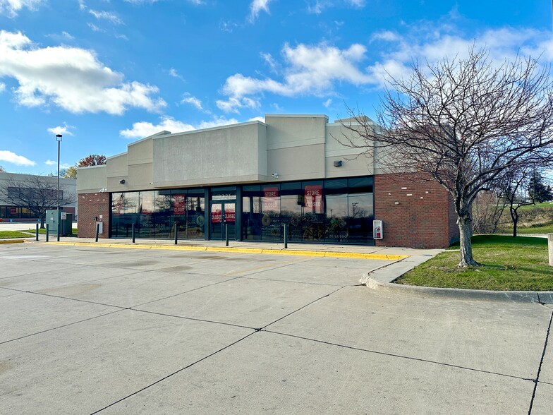 More Photos Of 2181 Logan Ave, Waterloo Supermarket For Sale