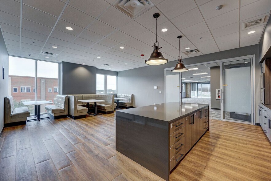 More Photos Of 6740 Rock Spring Rd, Wilmington Office For Lease