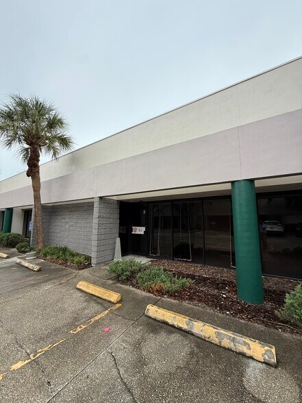 More Photos Of 1748 Independence Blvd, Sarasota Light Manufacturing For Lease