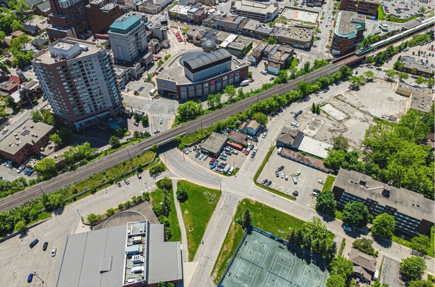 More Photos Of 21 Union St, Brampton Auto Repair For Sale