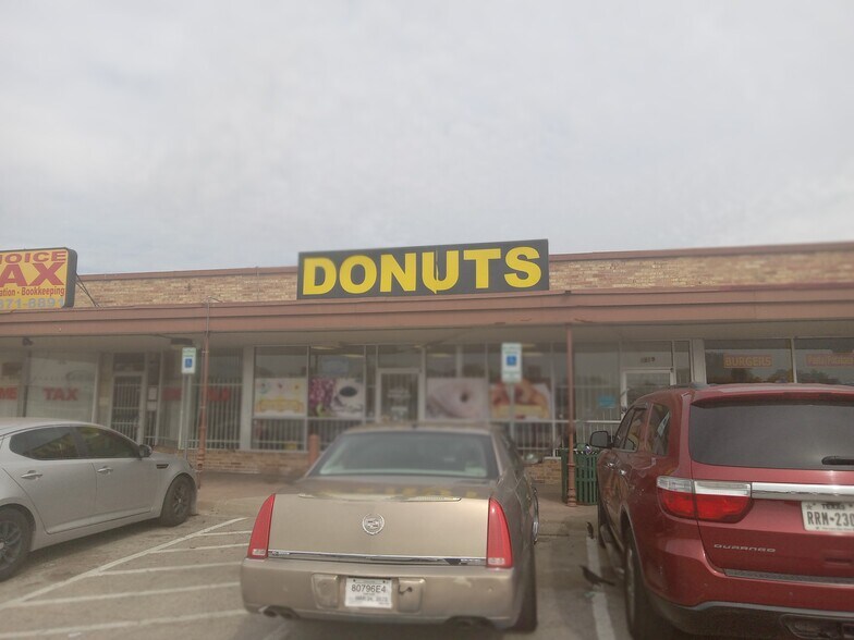 More Photos Of 1207 E Red Bird Ln, Dallas Freestanding For Sale