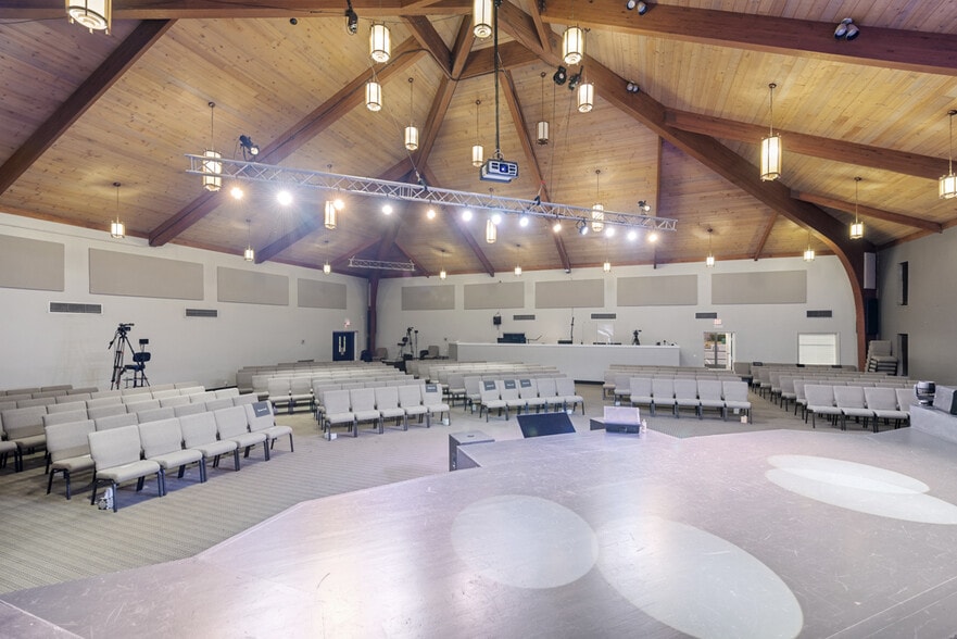 More Photos Of 310 Coles Ferry Pike, Lebanon Religious Facility For Sale