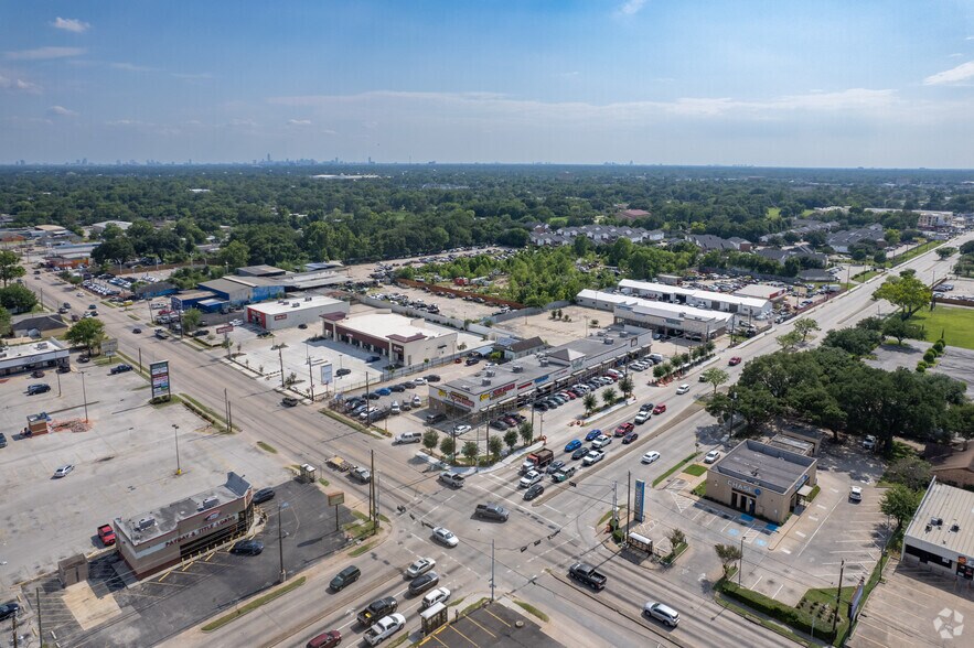 More Photos Of 920 E Little York Rd, Houston Storefront For Sale
