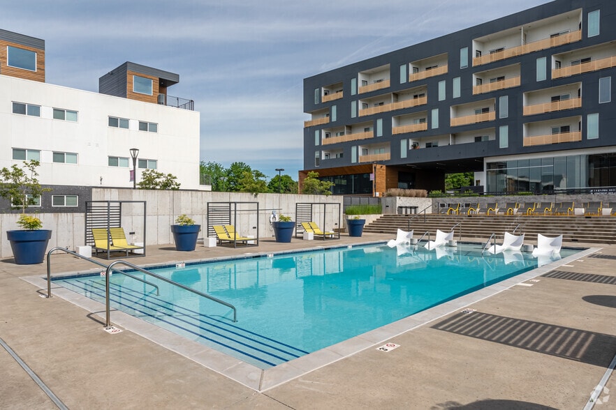 More Photos Of 3959 N Steele Blvd, Fayetteville Apartments For Lease