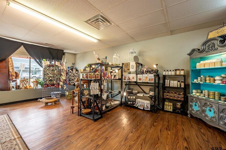 More Photos Of 114 W Broad St, Mineola Storefront For Sale