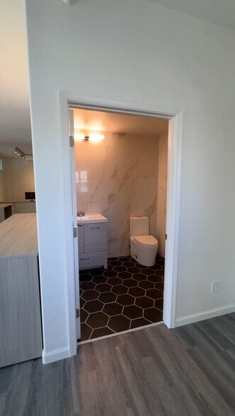 More Photos Of 444 Airport Blvd, Watsonville Light Distribution For Lease