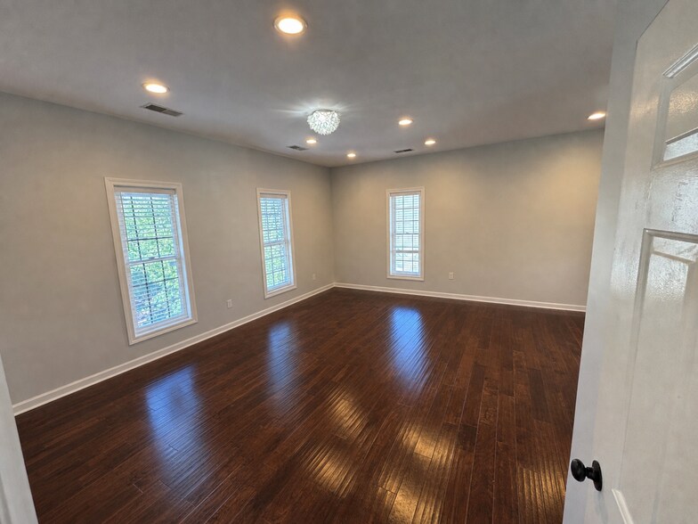 More Photos Of 606 Euclid Ave, Lexington Office For Lease