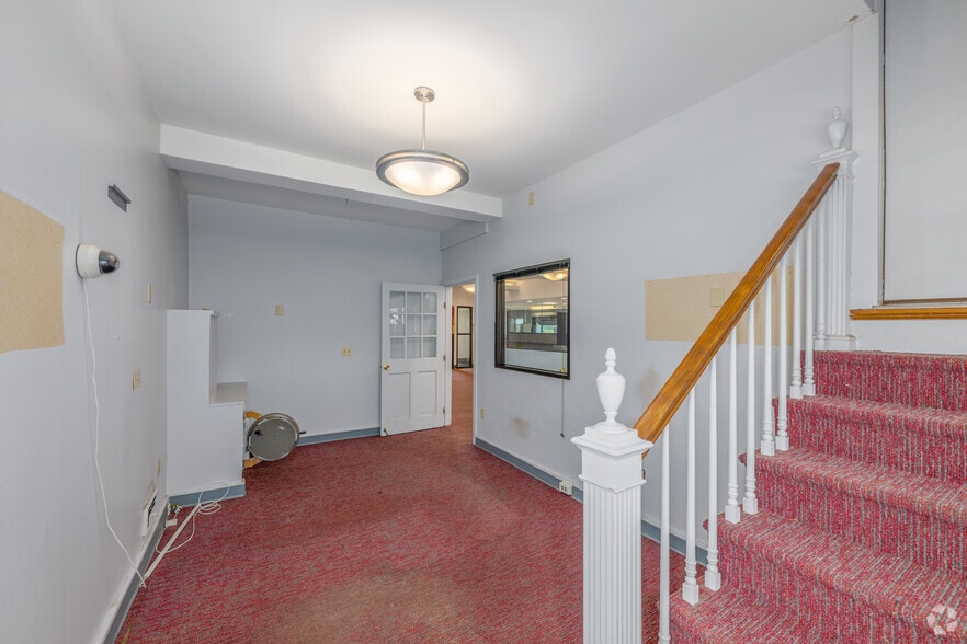 More Photos Of 818 Washington St, Holliston Bank For Sale