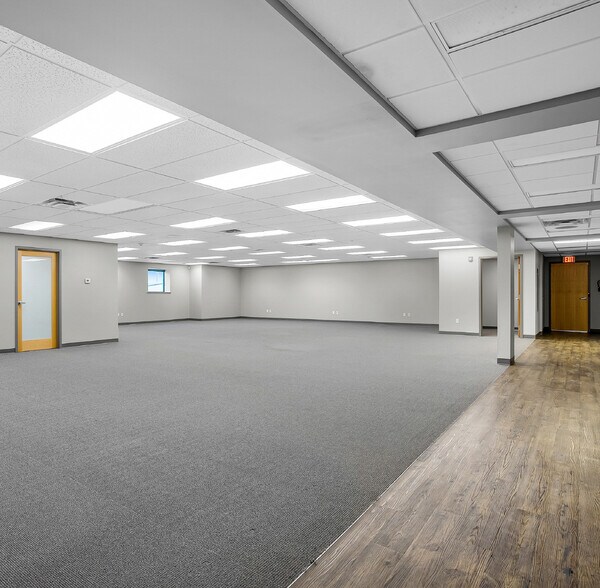 More Photos Of 1359 Fletcher Rd, Saskatoon Office For Sale