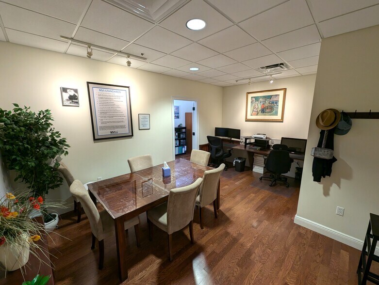 More Photos Of 1575 Indian River Blvd, Vero Beach Office For Lease