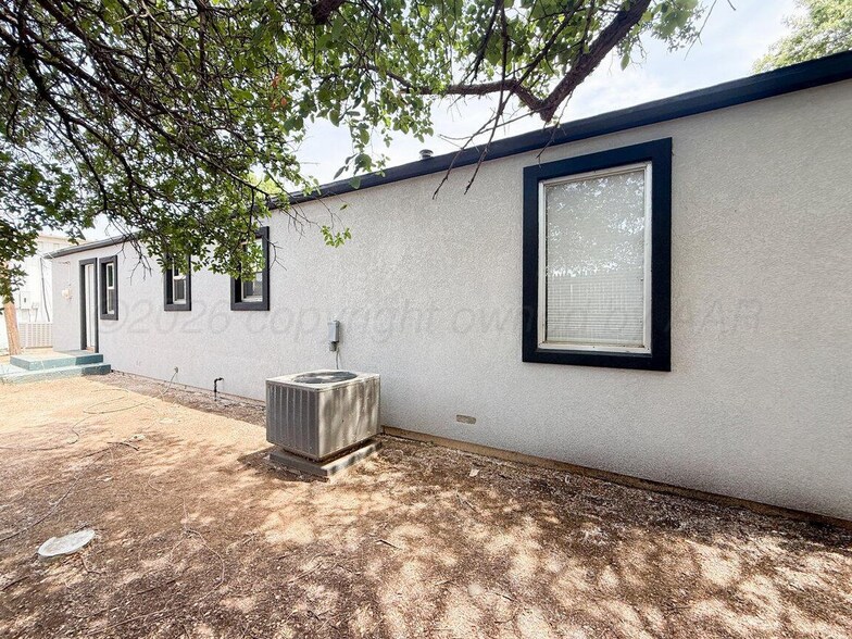 More Photos Of 206 S Bliss Ave, Dumas Office For Sale