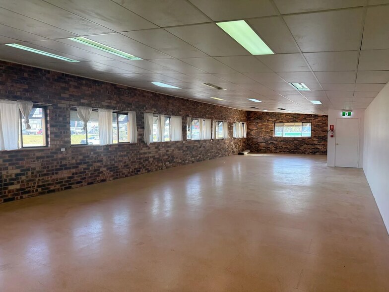 More Photos Of 1A Hughes St, Batemans Bay Showroom For Lease