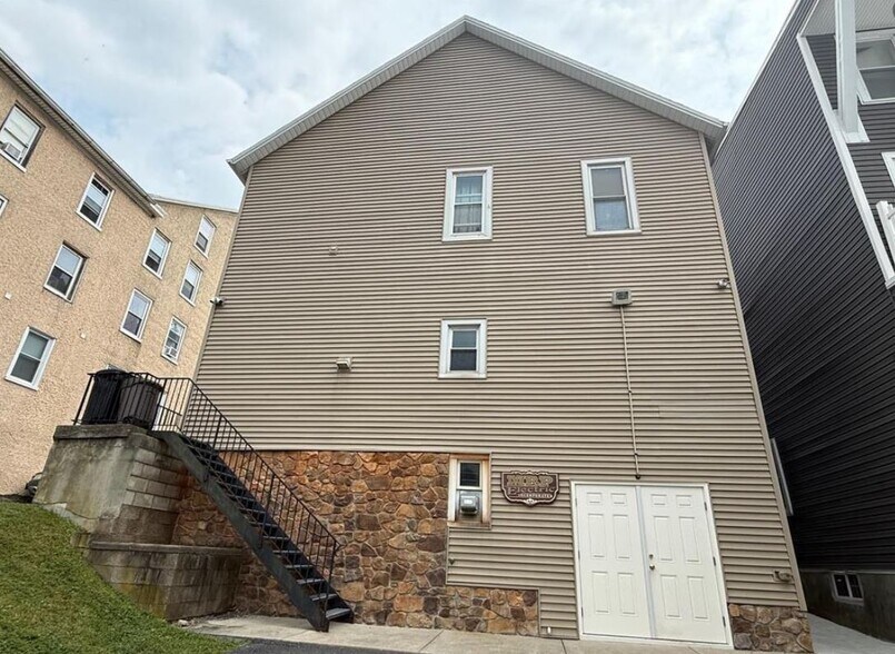 More Photos Of 206 S Main St, Nazareth Multifamily For Sale
