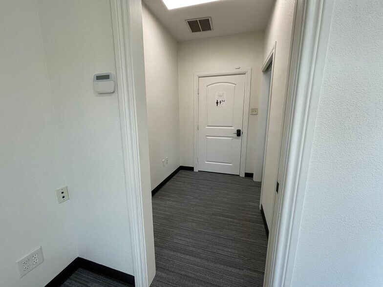 More Photos Of 3111 Unicorn Lake Blvd, Denton Storefront Retail Office For Lease