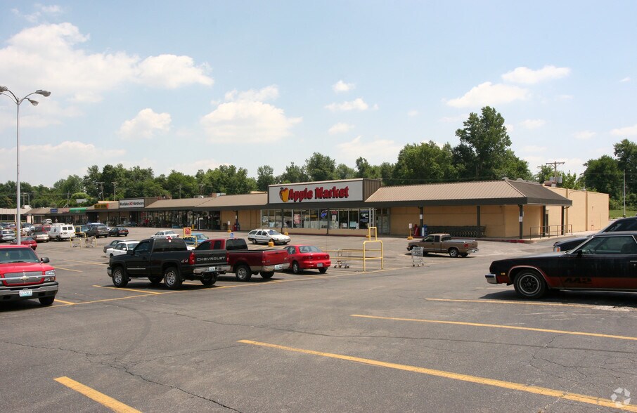 More Photos Of 405-523 E 24 Hwy, Independence Unknown For Lease