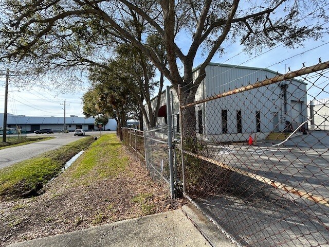 More Photos Of 5110 S Westshore Blvd, Tampa Warehouse For Lease