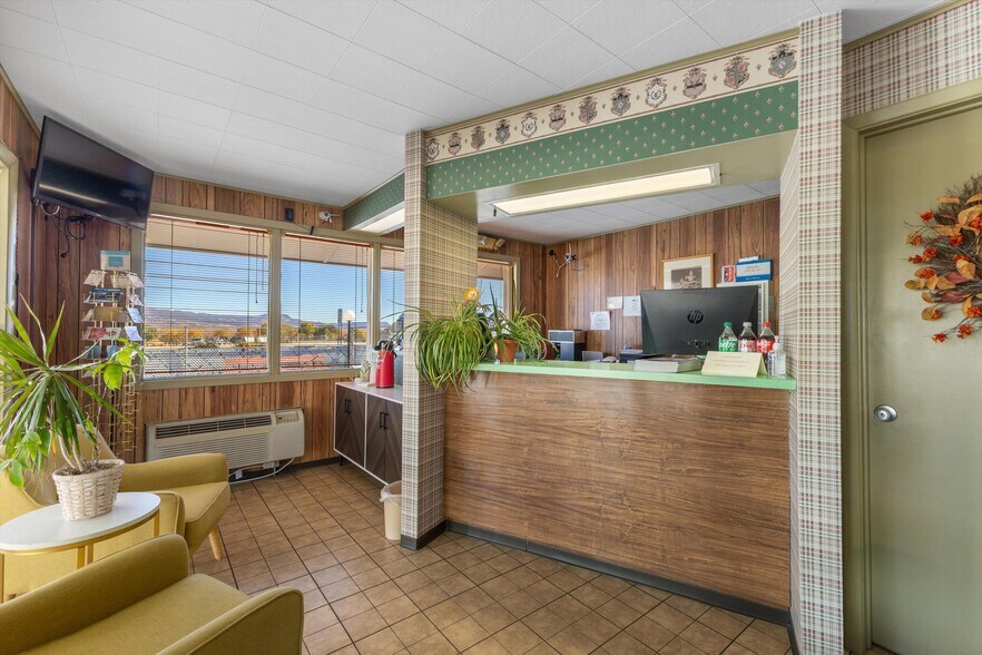 More Photos Of 1354 S 2nd St, Raton Hotel For Sale