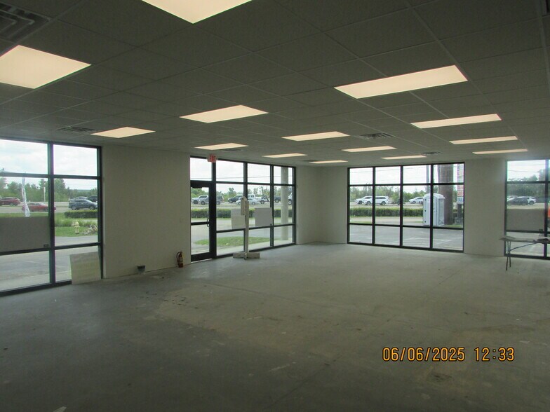 More Photos Of 17230-17250 S Tamiami Trl, Fort Myers Unknown For Lease