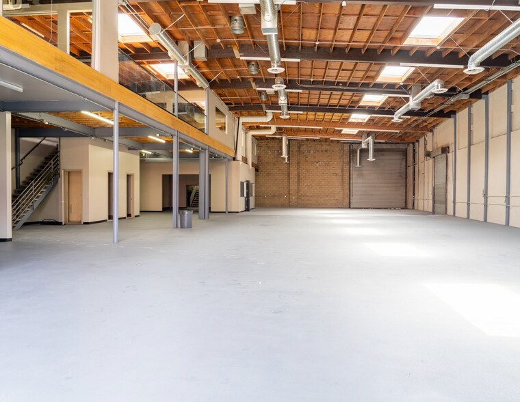 More Photos Of 1900 E 7th Pl, Los Angeles Warehouse For Sale