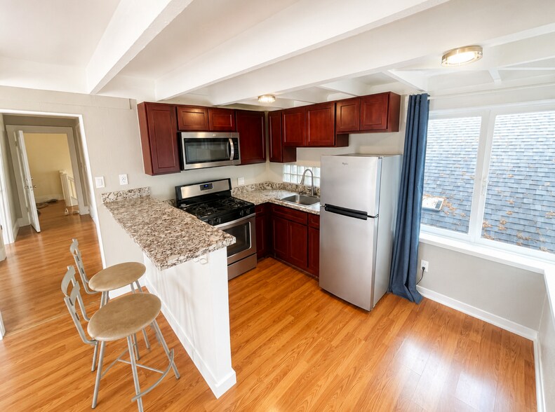 More Photos Of 368 Adams St, Oakland Apartments For Sale