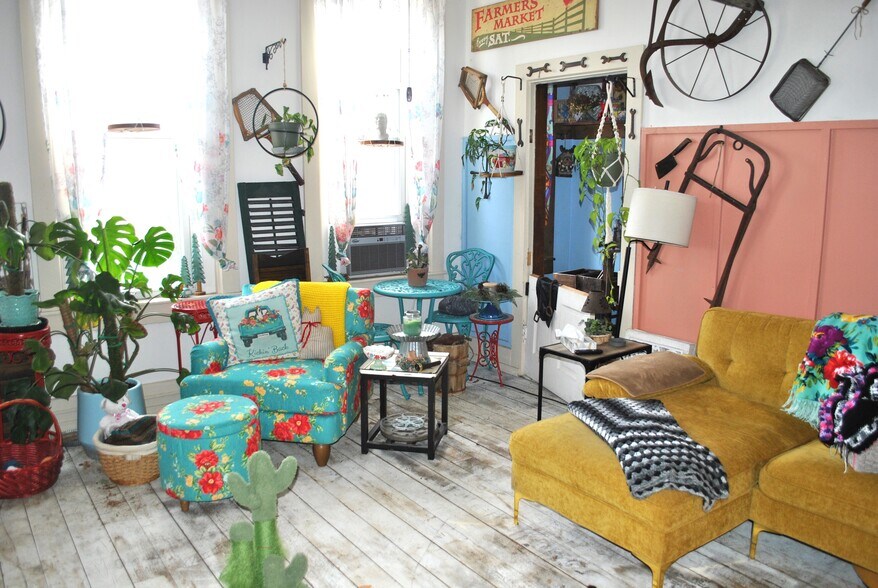 More Photos Of 209 W Main St, Circleville Storefront For Sale