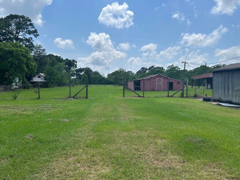 More Photos Of 1420 S 29th St, Nederland Land For Sale