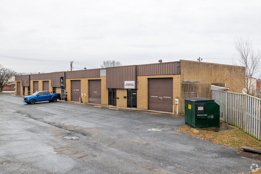 More Photos Of 1113 North Point Rd, Dundalk Flex For Lease