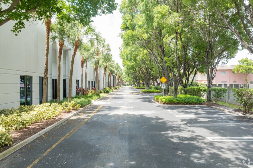More Photos Of 701 NW 33rd St, Pompano Beach Warehouse For Lease