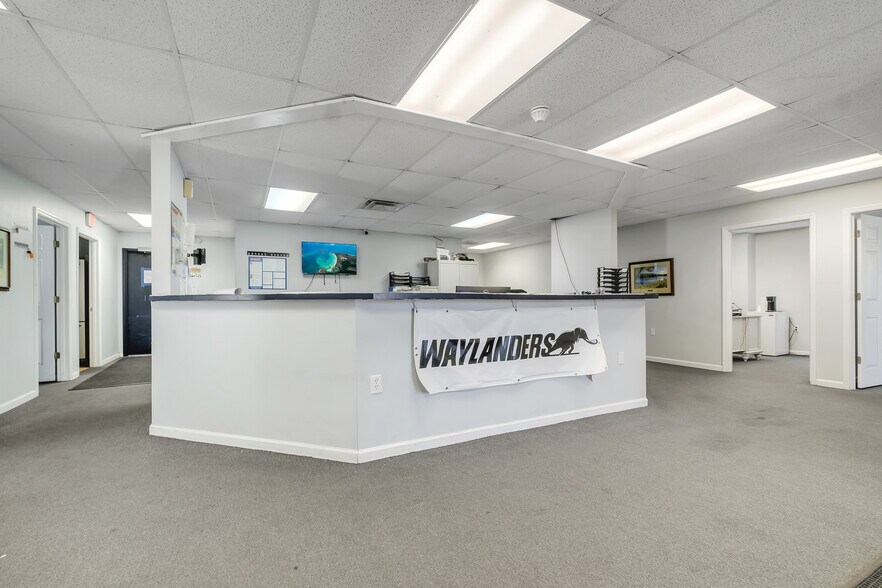 More Photos Of 495 Fortune Blvd, Midway Light Distribution For Lease