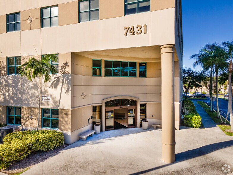 More Photos Of 7431 N University Dr, Tamarac Office For Sale