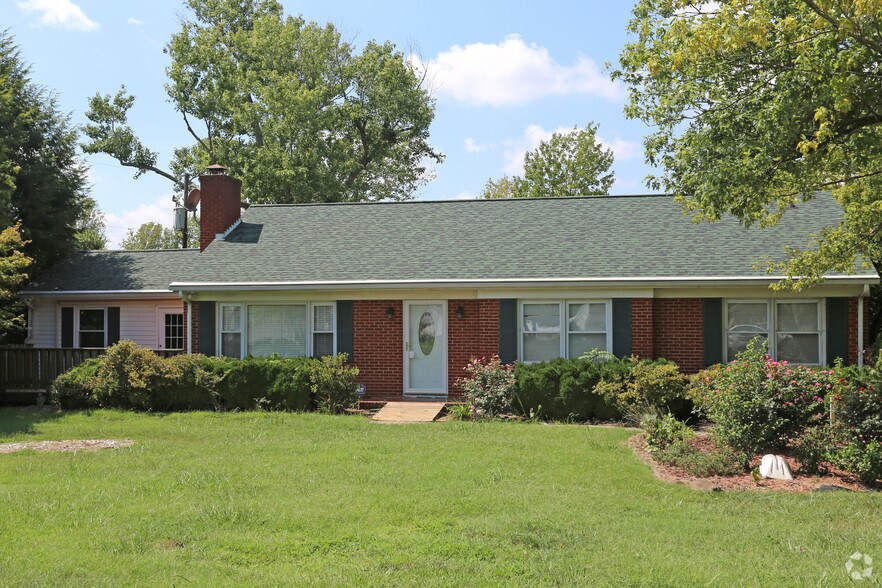 More Photos Of 1317 New Garden Rd, Greensboro Office For Sale