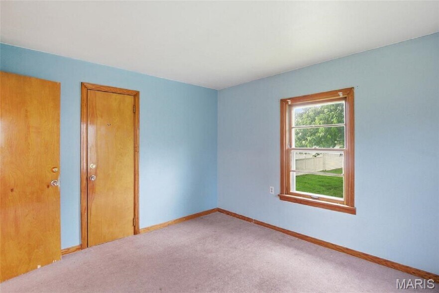 More Photos Of 5912 N Belt W, Belleville Flex For Sale