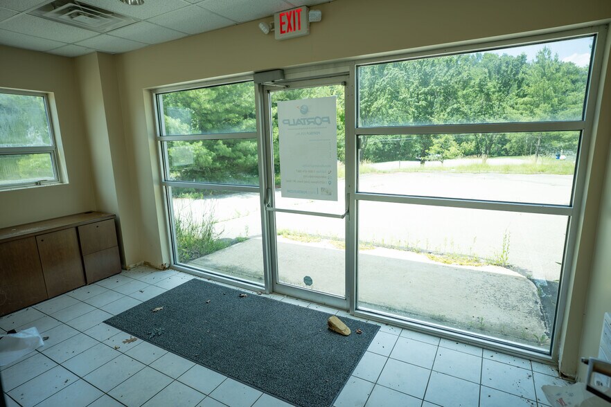 More Photos Of 11075 Parker Dr, Irwin Warehouse For Sale
