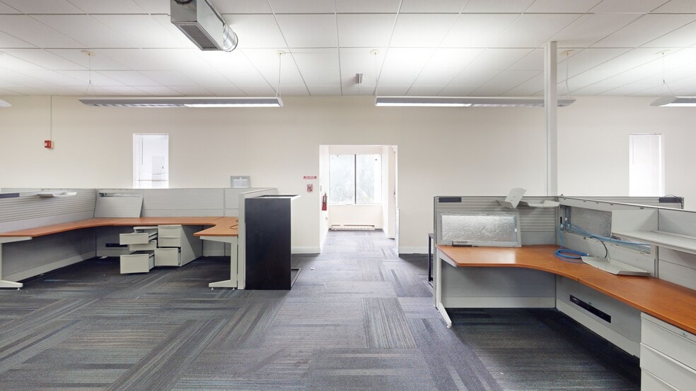 More Photos Of 5118 N 56th St, Tampa Office For Lease