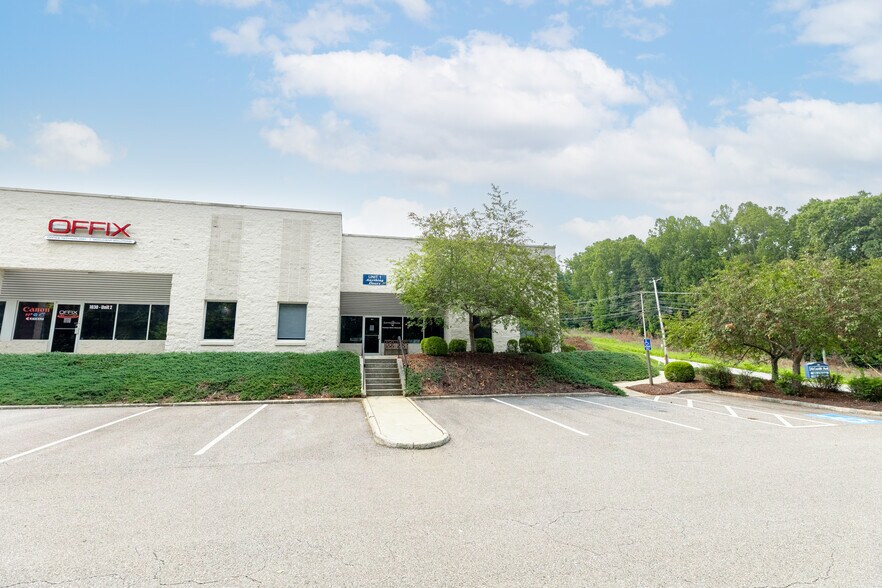 More Photos Of 1030 McConville Rd, Lynchburg Light Distribution For Sale