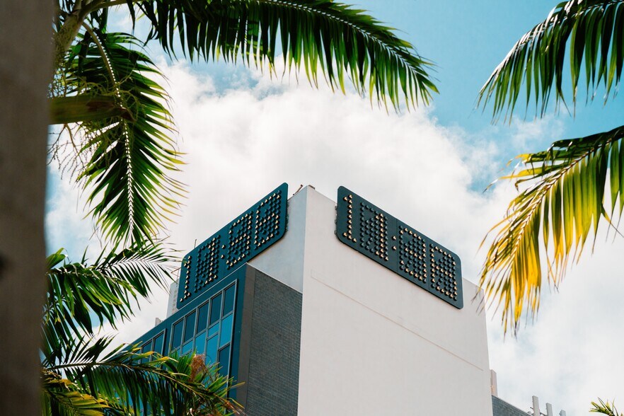More Photos Of 401-407 Lincoln Rd, Miami Beach Office For Lease